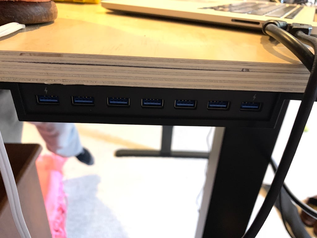 Supporto da tavolo per USB3-HUB7C collegabile