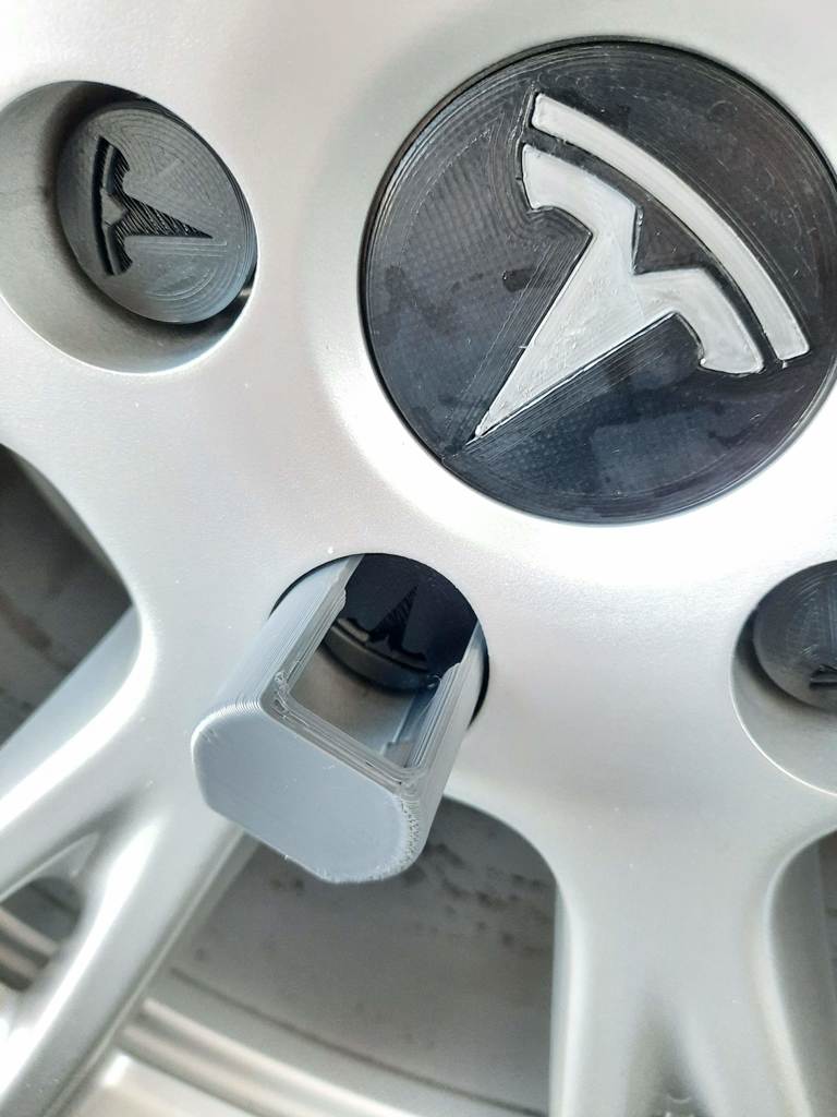 Strumento per la rimozione del cappuccio della chiave per Tesla Model Y con ruote Gemini