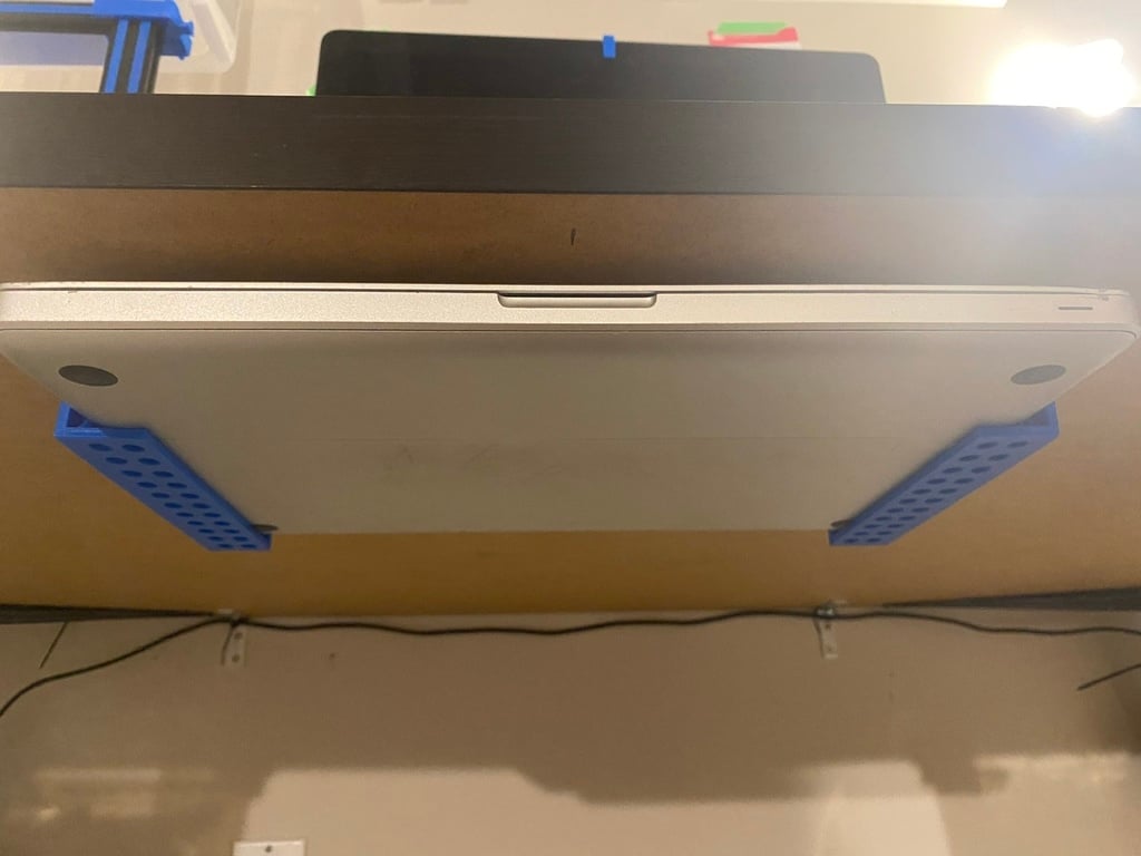 Supporto sotto scrivania e a parete per MacBook Pro