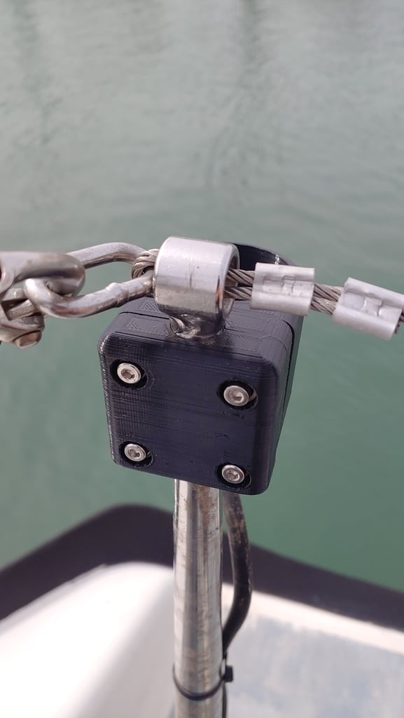 Supporto per antenna VHF a basso profilo per ringhiera dello yacht