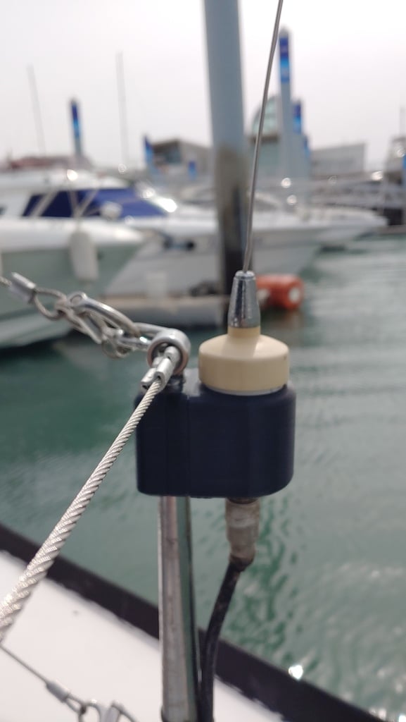 Supporto per antenna VHF a basso profilo per ringhiera dello yacht