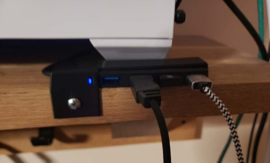 Staffa porta hub USB Anker a 4 porte