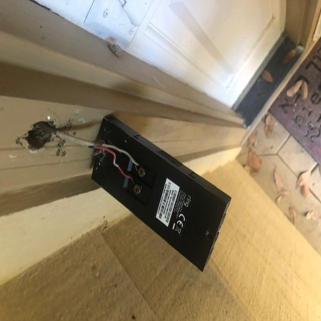 Staffa di montaggio Ring Doorbell Pro per il rivestimento della porta