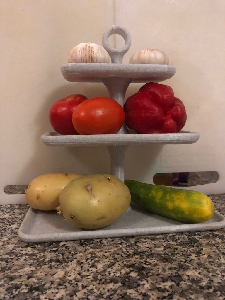 Portafrutta e verdura per il tavolo della cucina
