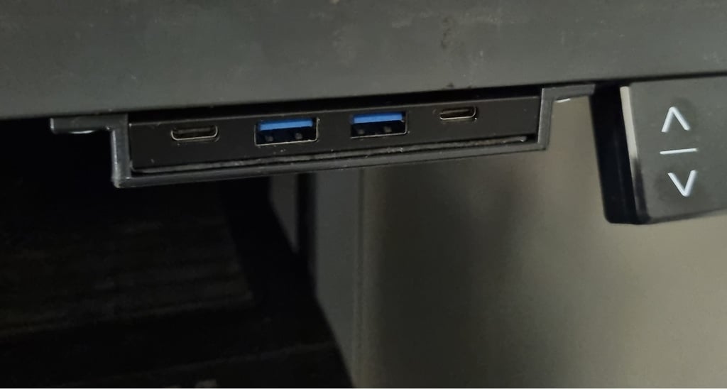 Hub USB Simplecom montabile sotto la scrivania