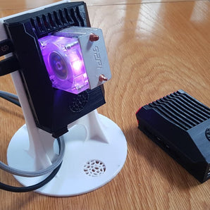 Custodia per Raspberry Pi 4 overcloccata con supporto per SSD e supporto