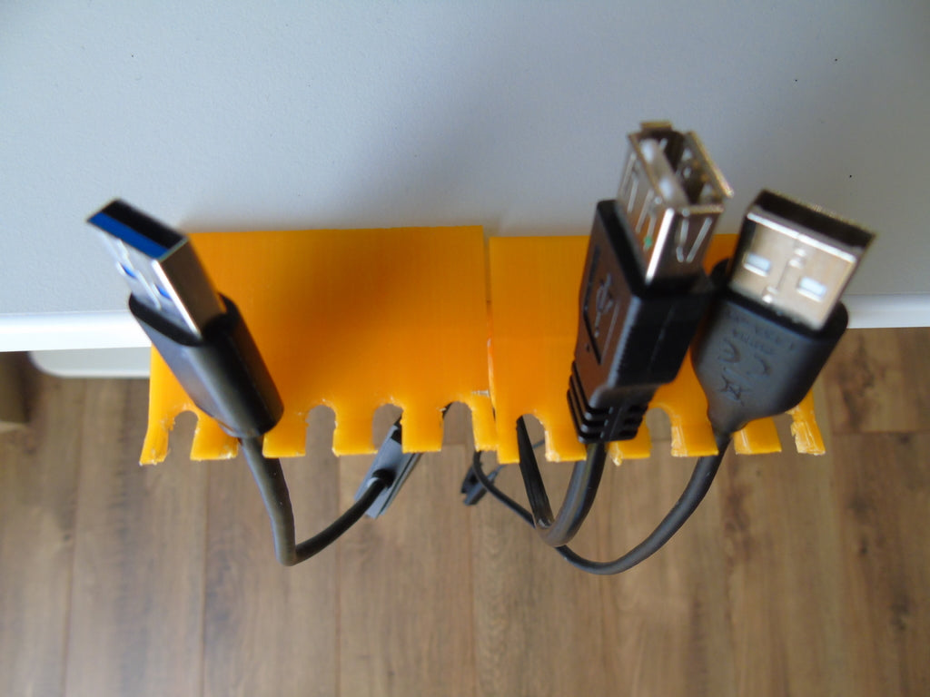 Supporto USB per tavolo Bekant di Ikea