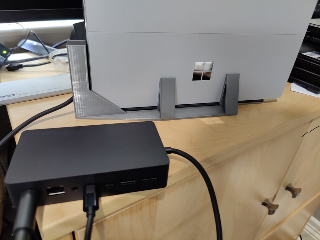 Supporto per Surface Pro + Surface Dock 2