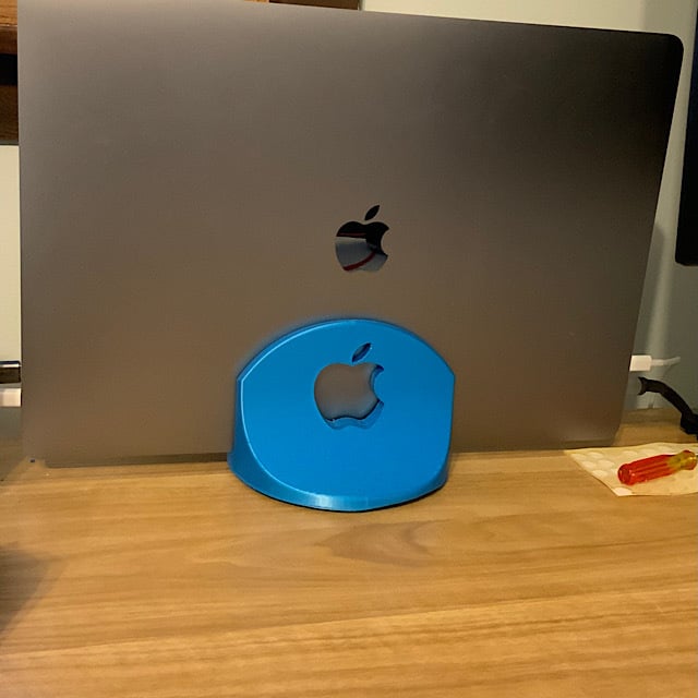 Dock verticale per MacBook Pro 2019
