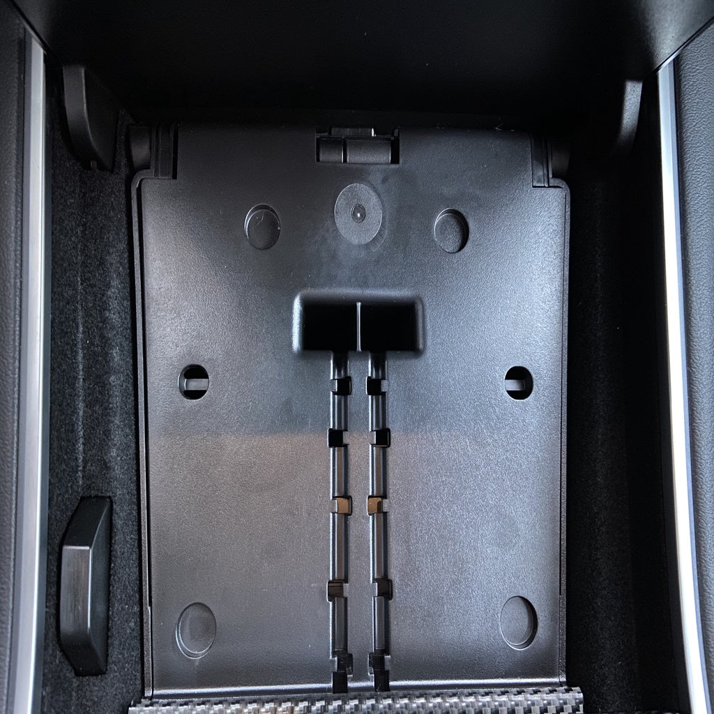 Caricabatterie wireless per Tesla Model 3 basato sul caricabatterie Ikea economico