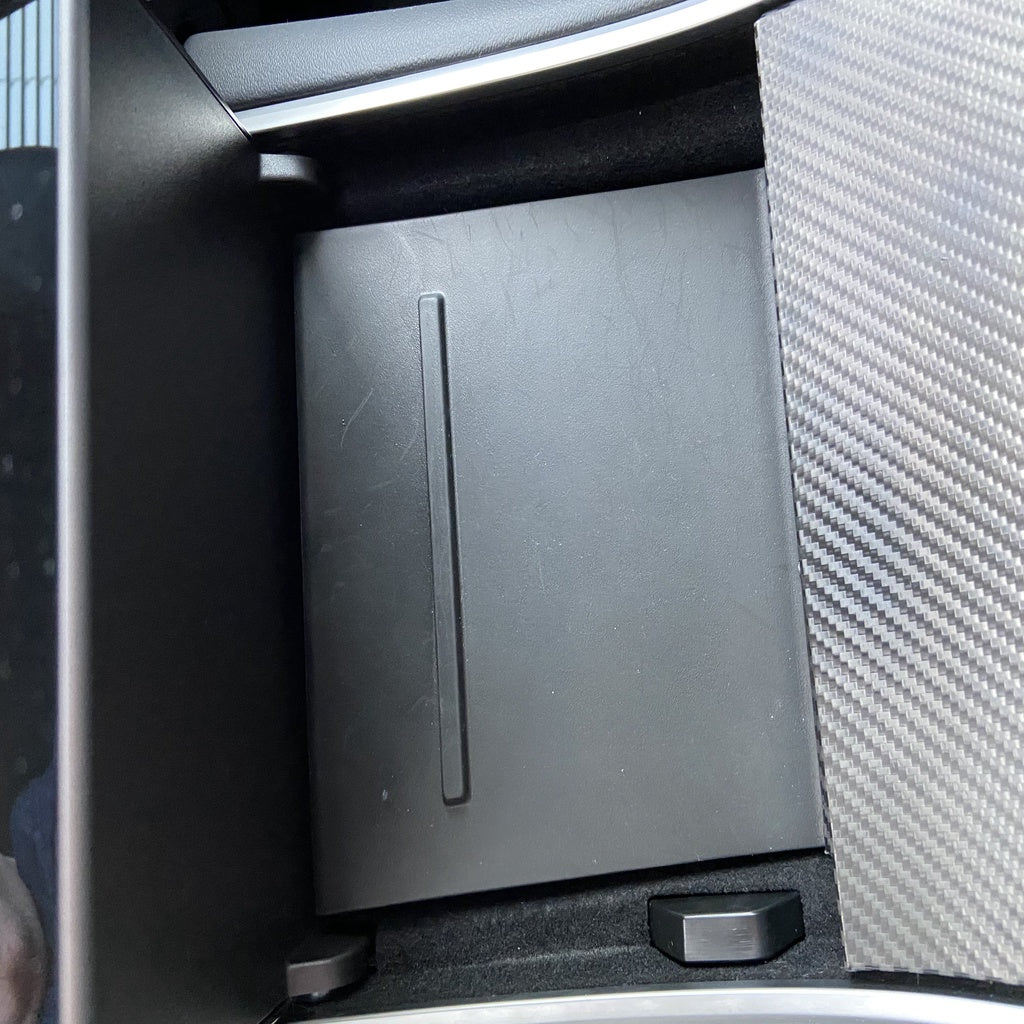 Caricabatterie wireless per Tesla Model 3 basato sul caricabatterie Ikea economico