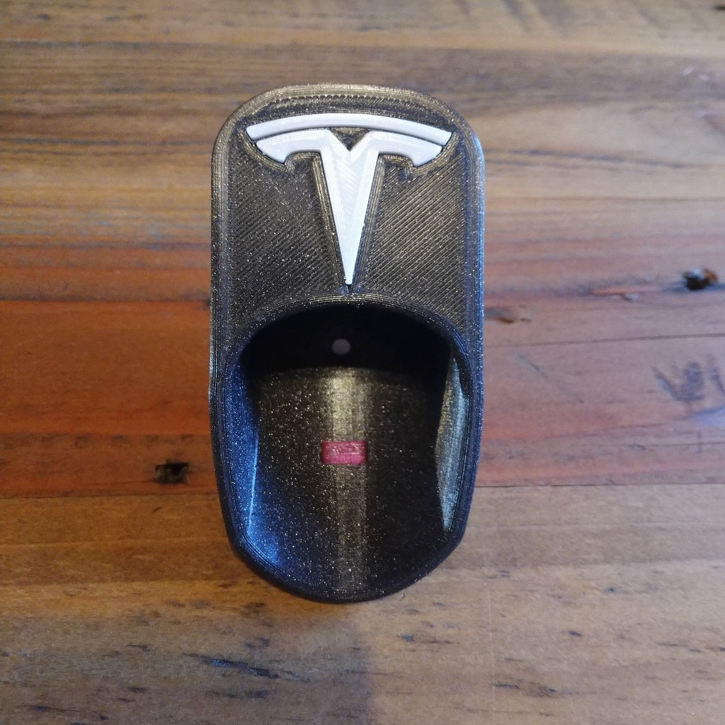 Organizer per caricabatterie Tesla con inserto logo separato e protuberanza