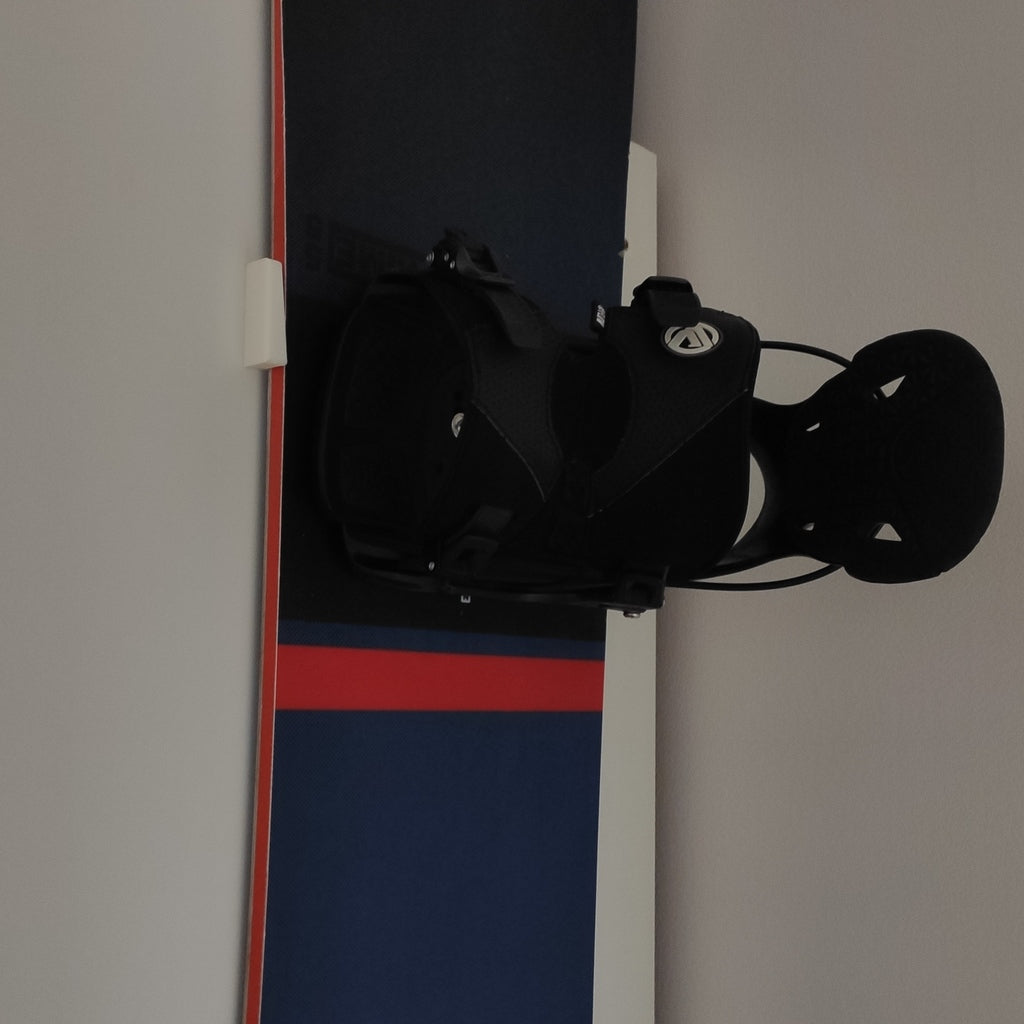 Supporto per montaggio a parete per snowboard