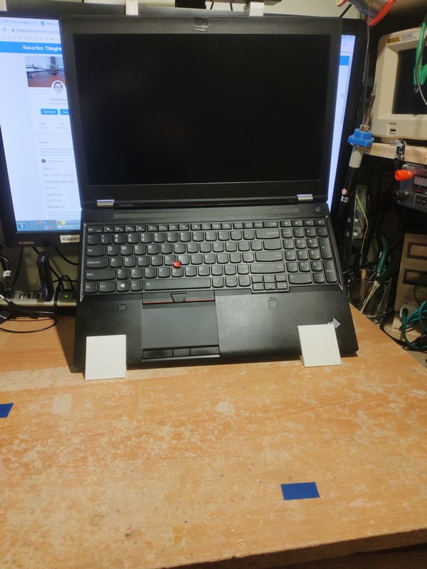 Set di supporto per laptop e poggiapiedi ThinkPad P50