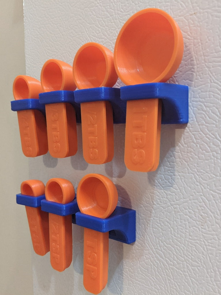 Cucchiai dosatori con supporti magnetici per una facile pulizia e conservazione in frigorifero
