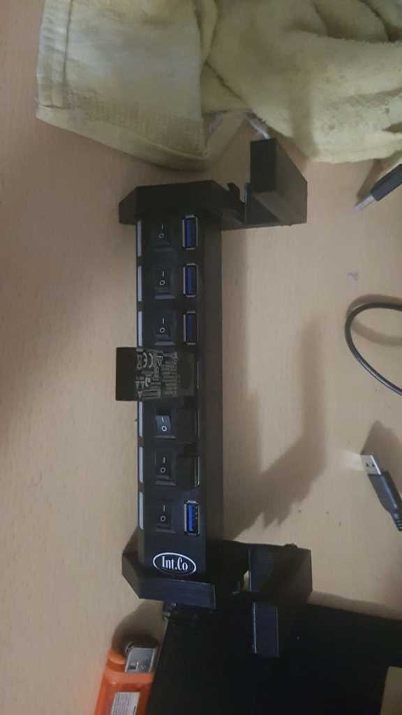 Porta hub USB a 7 porte con gestione dei cavi e montaggio su tavolo