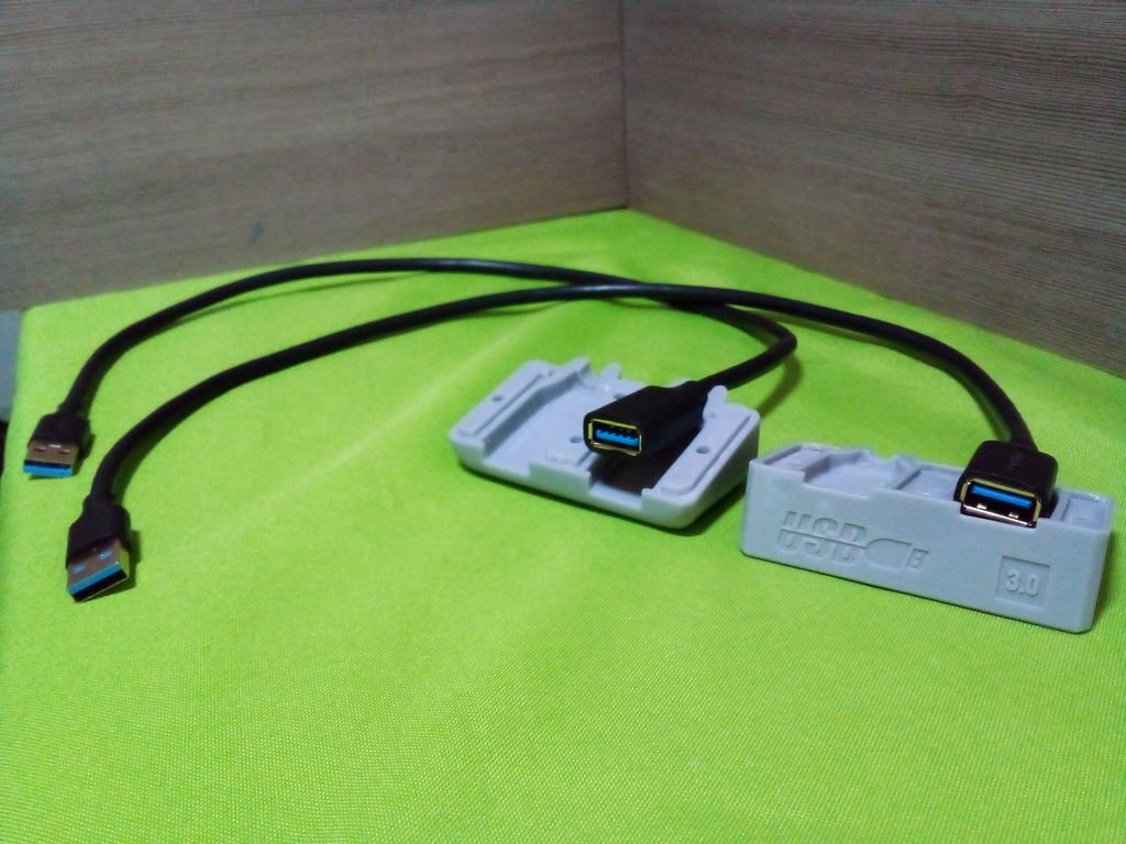 Supporto/Organizzatore per cavi di prolunga Ugreen USB 3.0