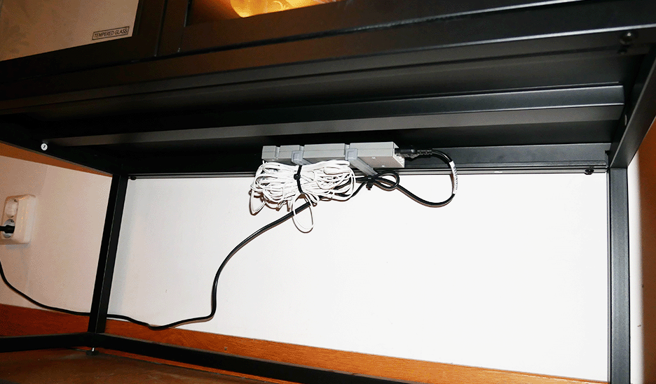 Staffa per il montaggio del driver IKÉA Wireless sotto il mobile con ante in vetro RUDSTA