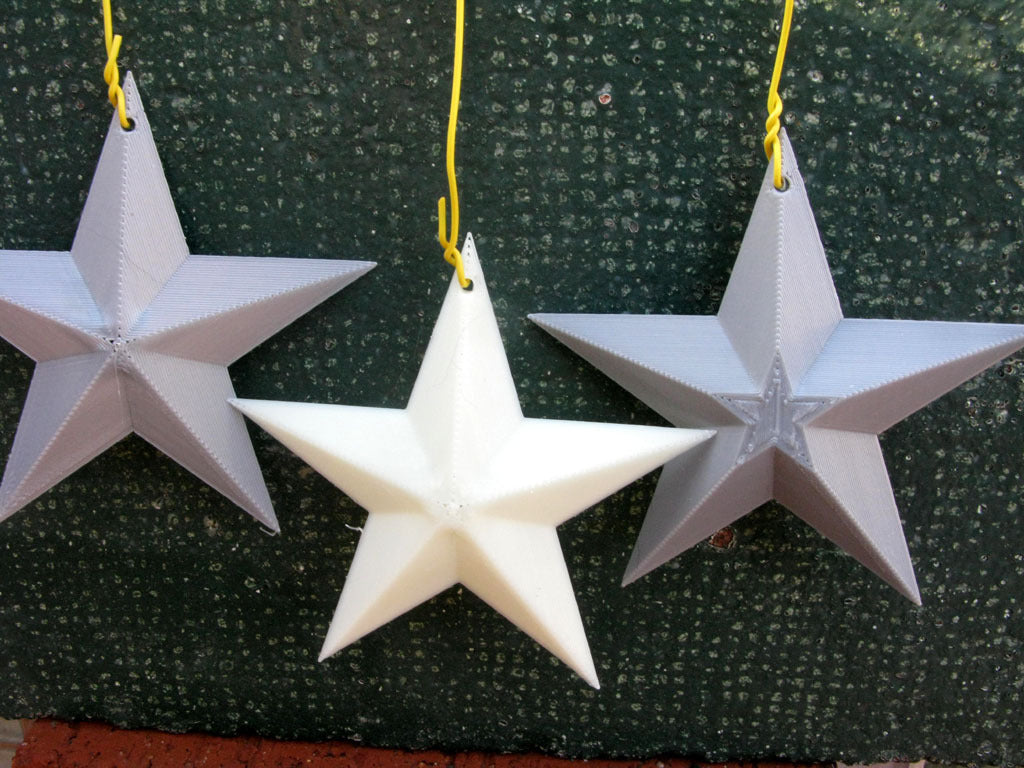 Ornamenti stellari realizzati con pentagrammi